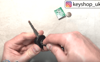 Замена батарейки в ключе мазда 3